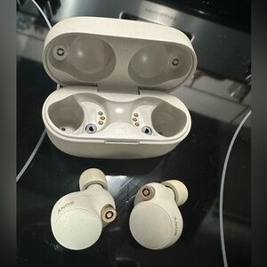 Sony WF-1000XM4 ear buds